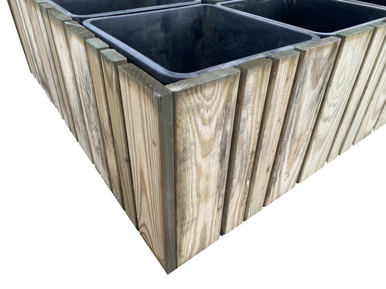 drewniana-grzadka-podwyzszona-80x80x30-z-pionowych-listewek