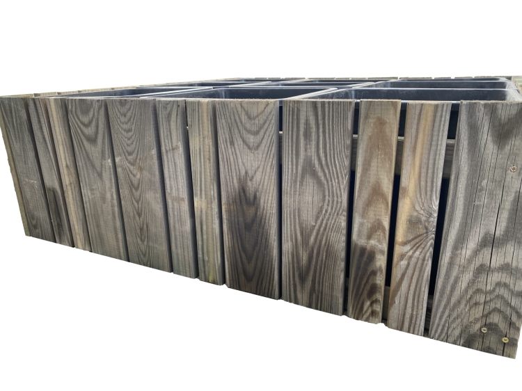 odbarwienia-drewna-na-ogrodowej-grzadce-podwyzszonej-80x80x30