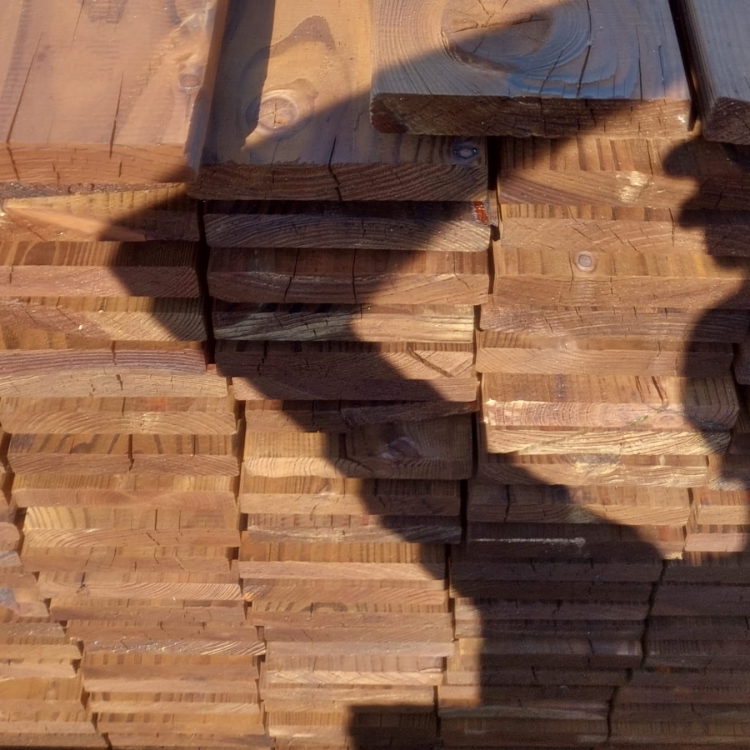 brazowe-deski-modrzewiowe-gladkie-drewniane-27x145x4000-30-sztuk-klasa-b-front