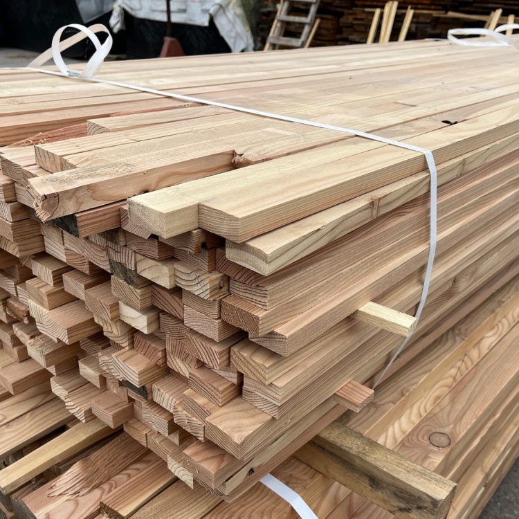 legary-modrzewiowe-drewniane-21x44x4000-40-sztuk-klasa-b-rights-side