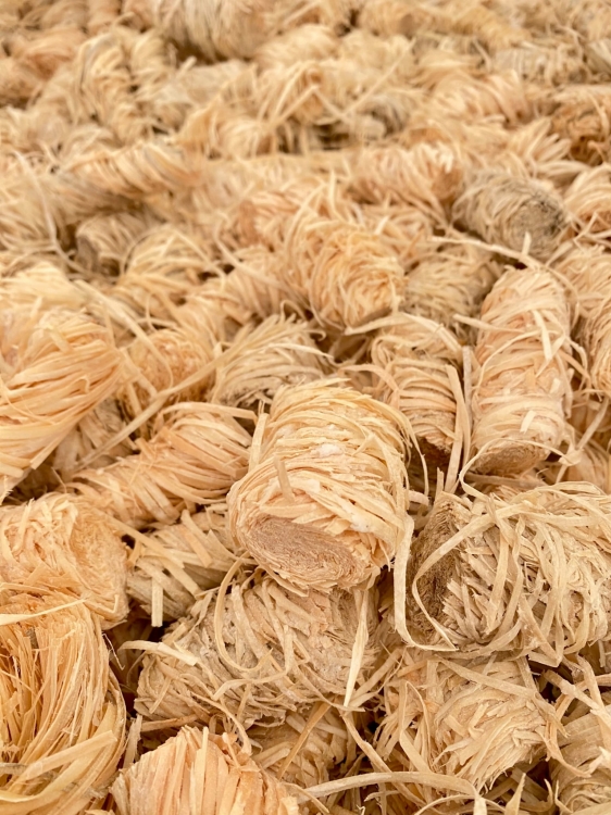 zblizenie-na-podpalke-z-welny-drzewnej